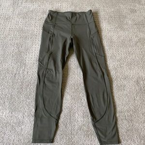 Athleta Tight in Olive Green size Small